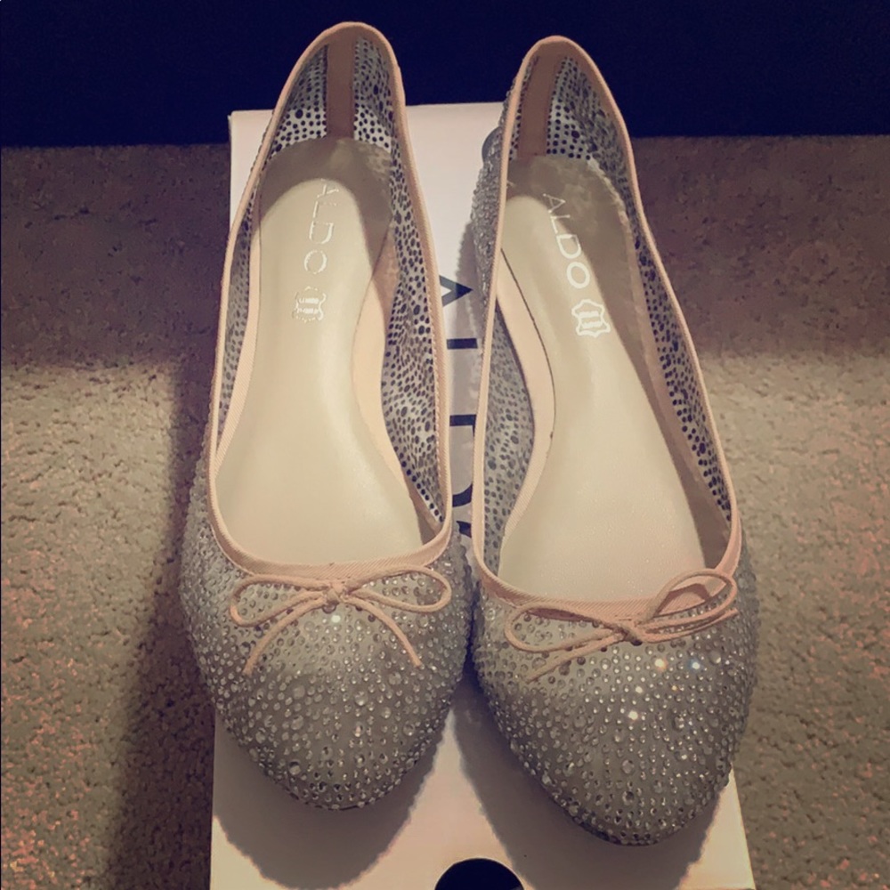 Most loved shoes,never worn.made for narrow feet.